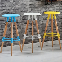 Ghế Bar 3 Chân Gỗ Mặt Nhựa - QB12