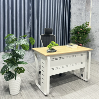 Bàn Làm Việc Có Yếm Chân Sắt Nhập Khẩu - BLV111