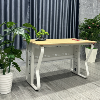 Bàn Làm Việc Có Yếm Chân Sắt Nhập Khẩu - BLV111