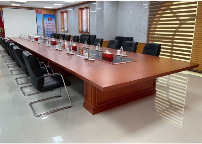 Đây là loại bàn có kích cỡ siêu lớn, phù hợp với công ty hay tập đoàn quy mô lớn 