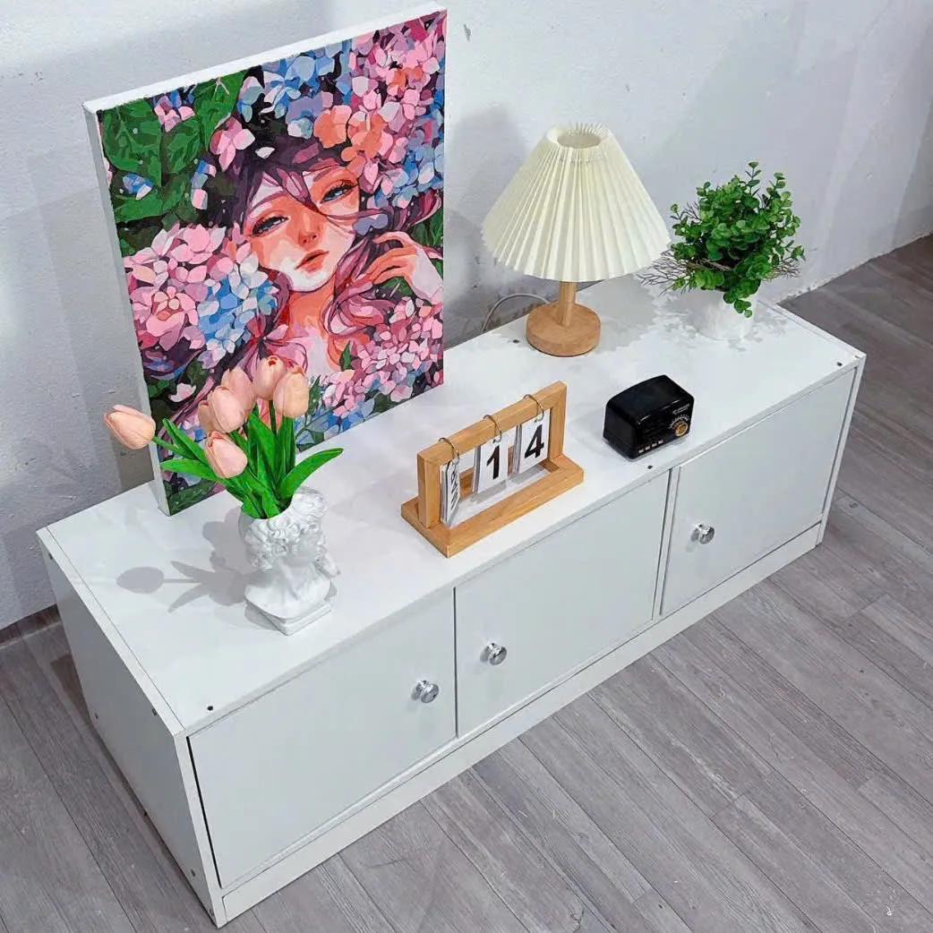 Kệ tivi băng dài 3 cánh gỗ công nghiệp màu trắng, kiểu dáng hiện đại và đa năng