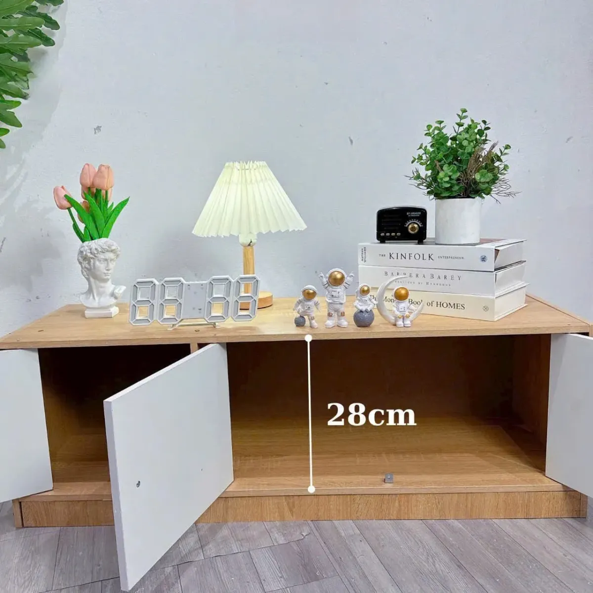 Kệ tivi băng dài 3 cánh gỗ công nghiệp màu trắng, kiểu dáng hiện đại và đa năng