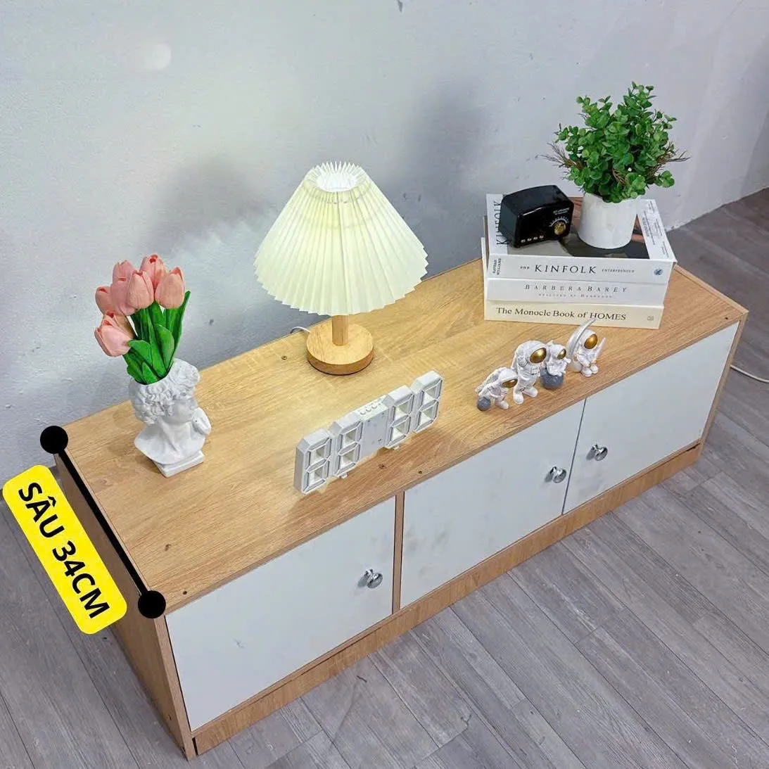 Kệ tivi băng dài 3 cánh gỗ công nghiệp màu trắng, kiểu dáng hiện đại và đa năng