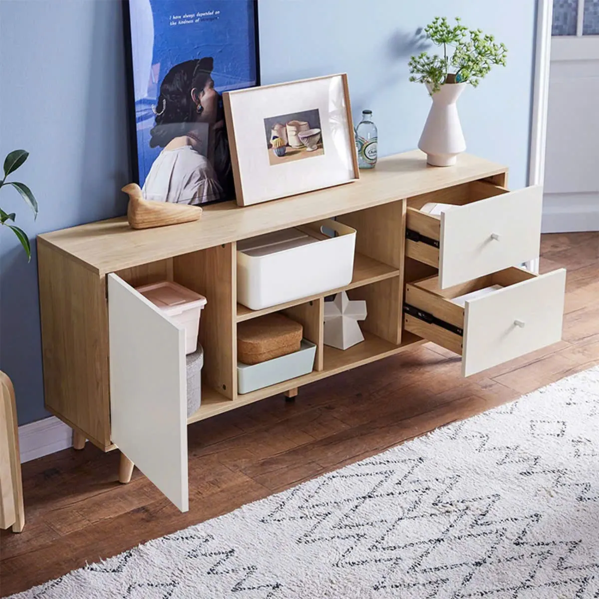 Kệ tivi gỗ dáng thấp với 3 ngăn kéo và kệ mở, thiết kế đa năng hiện đại, chân tròn cao, thích hợp cho phòng khách hoặc phòng ngủ