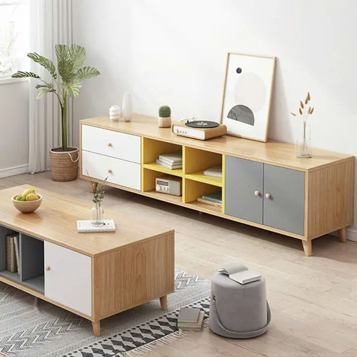 Kệ tivi gỗ để sàn hiện đại, có ngăn kéo và kệ mở, phối màu trắng – vàng – xám sang trọng