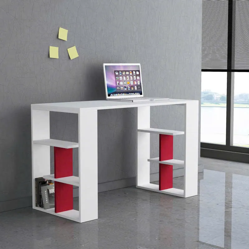 Bàn làm việc gỗ màu trắng, thiết kế tối giản với kệ lưu trữ hai bên, đặt trong không gian hiện đại với cửa kính lớn và sàn nhà sáng bóng.