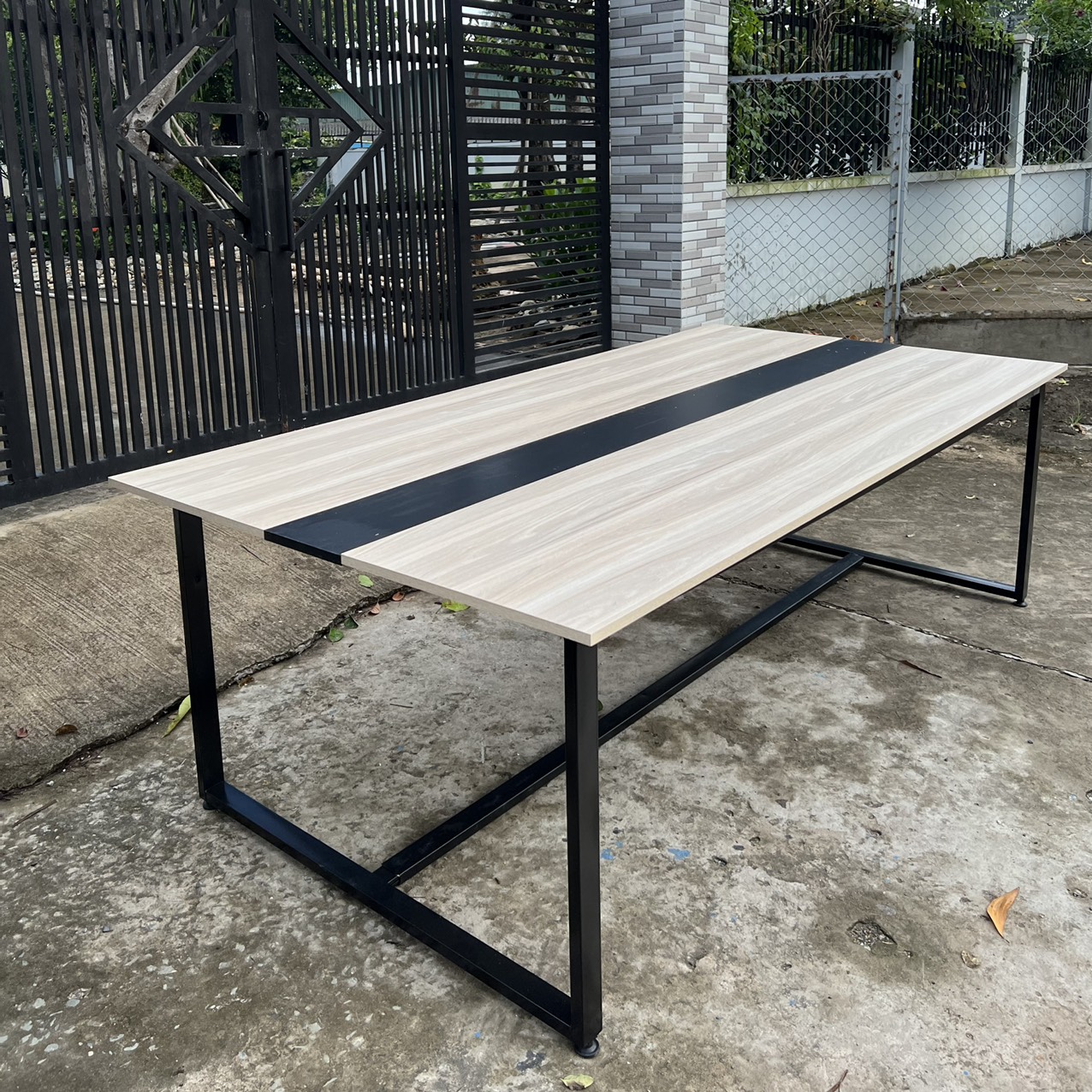 Bàn họp chân sắt 2m4 x 1m2 giá rẻ - BHTM09