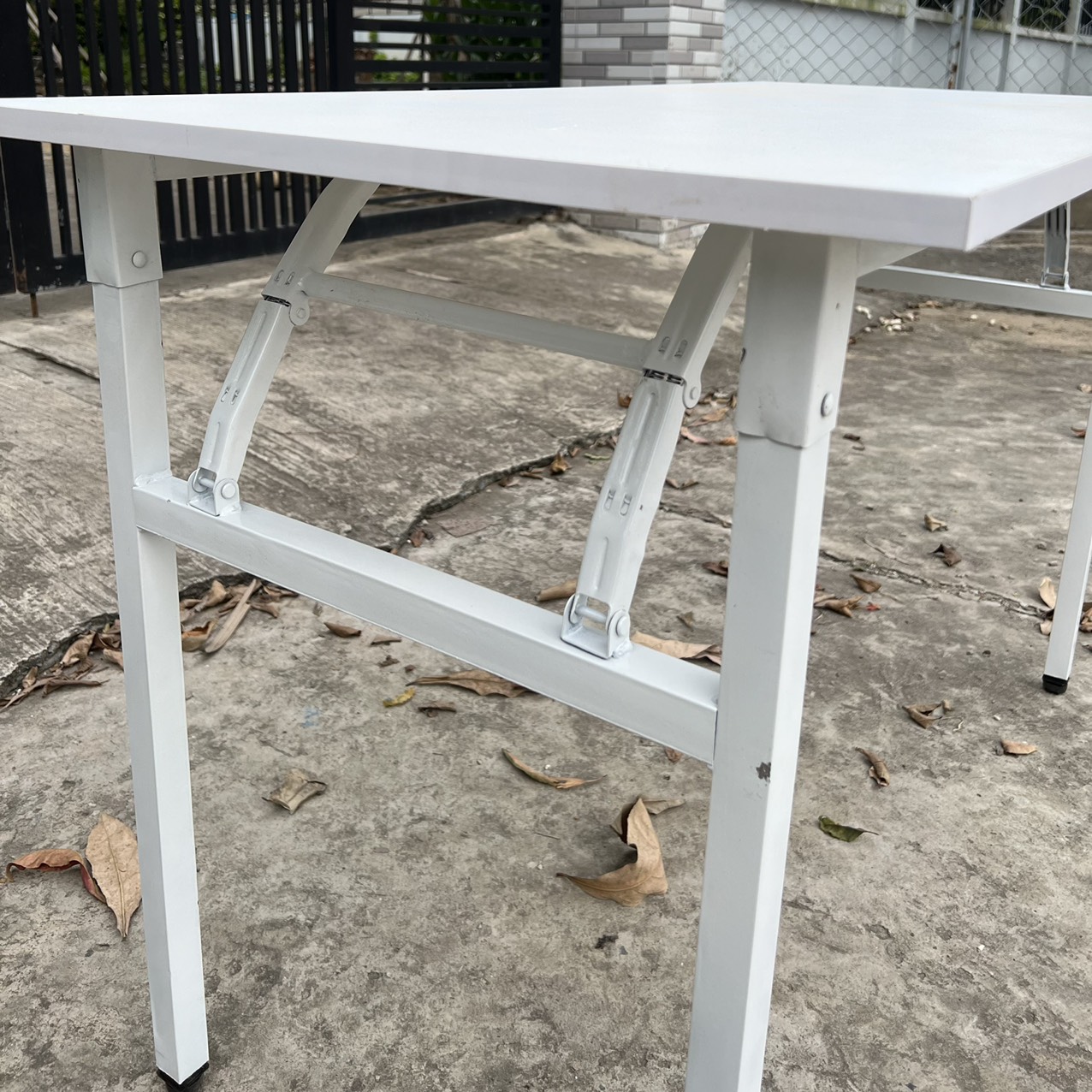Bàn làm việc chân gấp - Khung Trắng