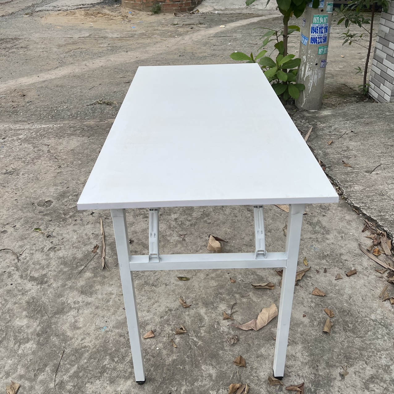 Bàn Chân gấp sắt màu trắng - CGS1