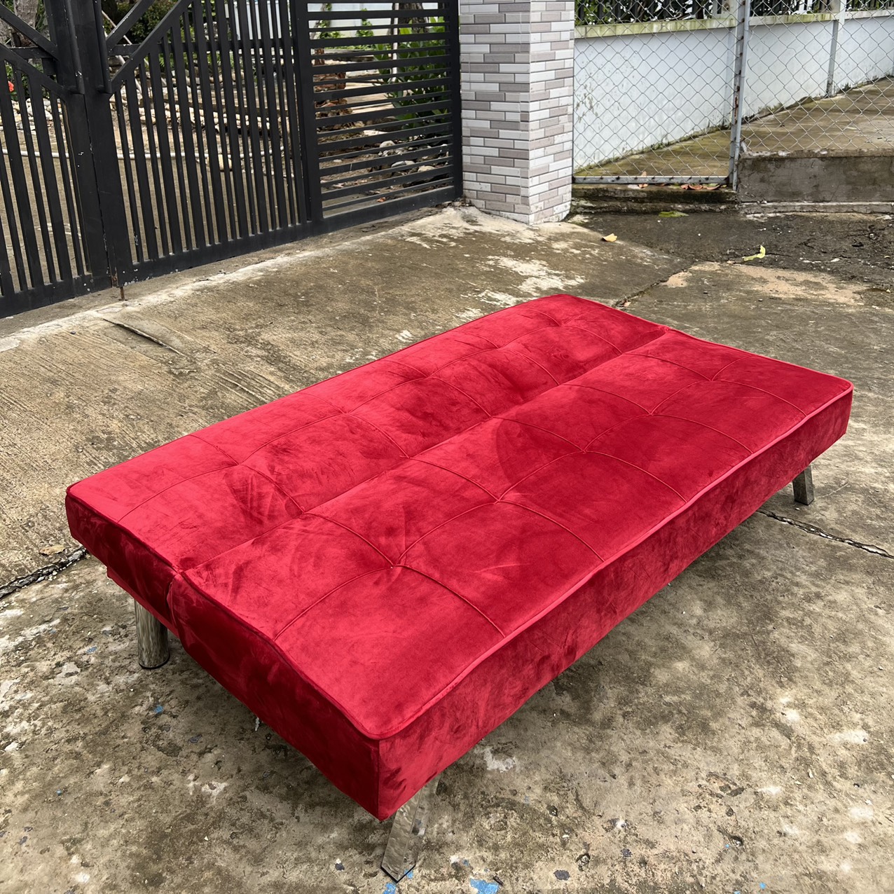 Sofa giường nằm nhung màu đỏ cao cấp SFTM01