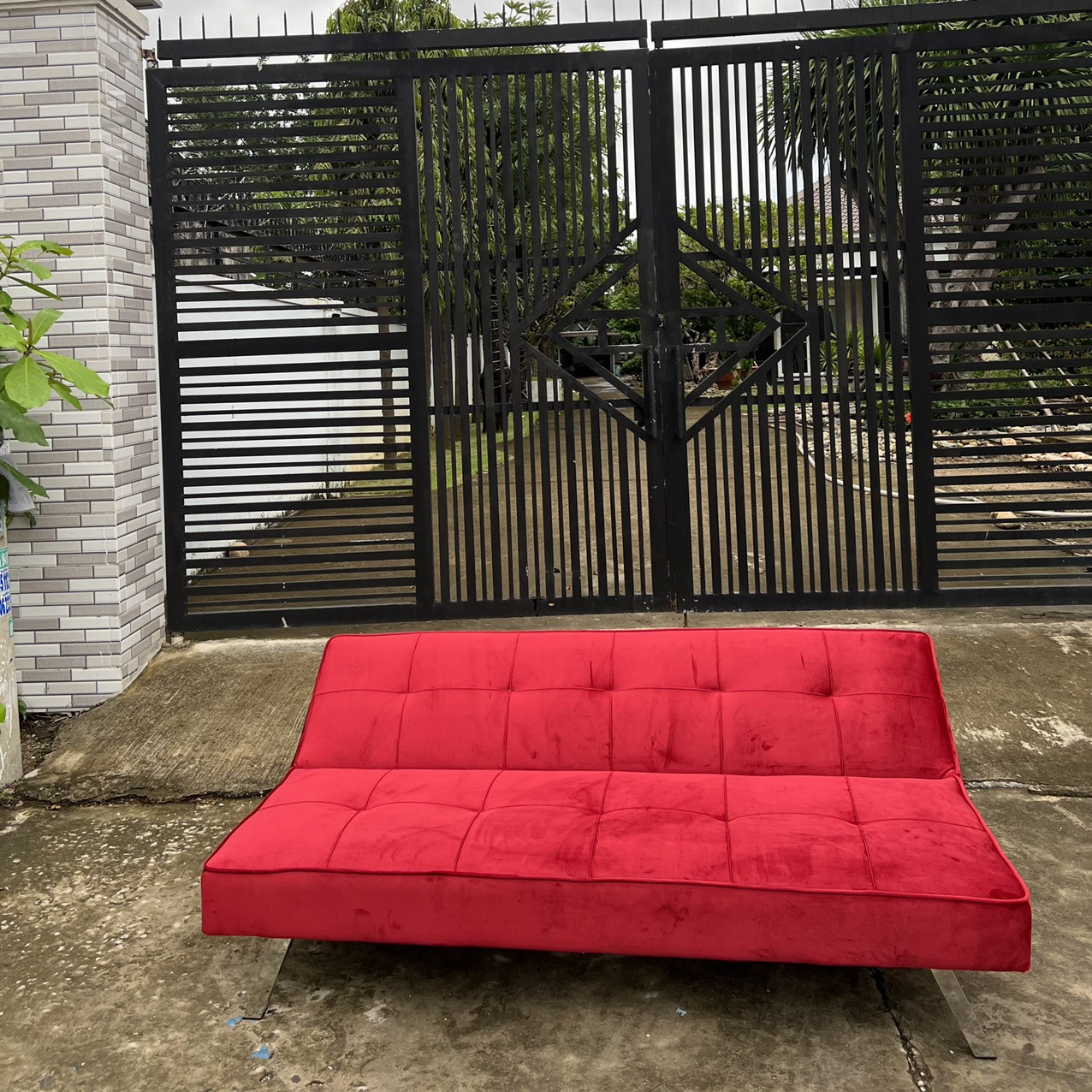 Sofa giường nằm nhung màu đỏ cao cấp SFTM01