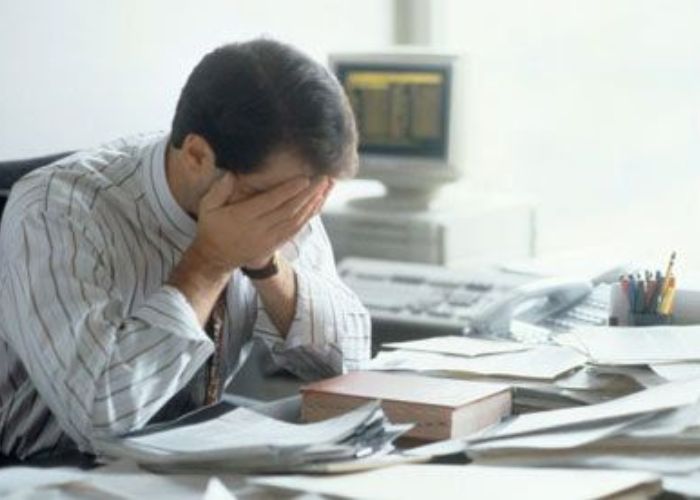 Ngồi sai tư thế làm việc ảnh hưởng tiêu cực đến tinh thần làm việc