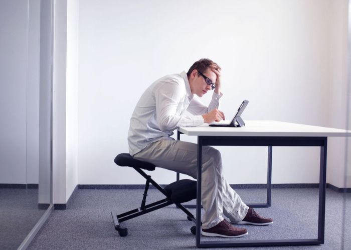 ngồi trong bao lâu thì nên đứng lên