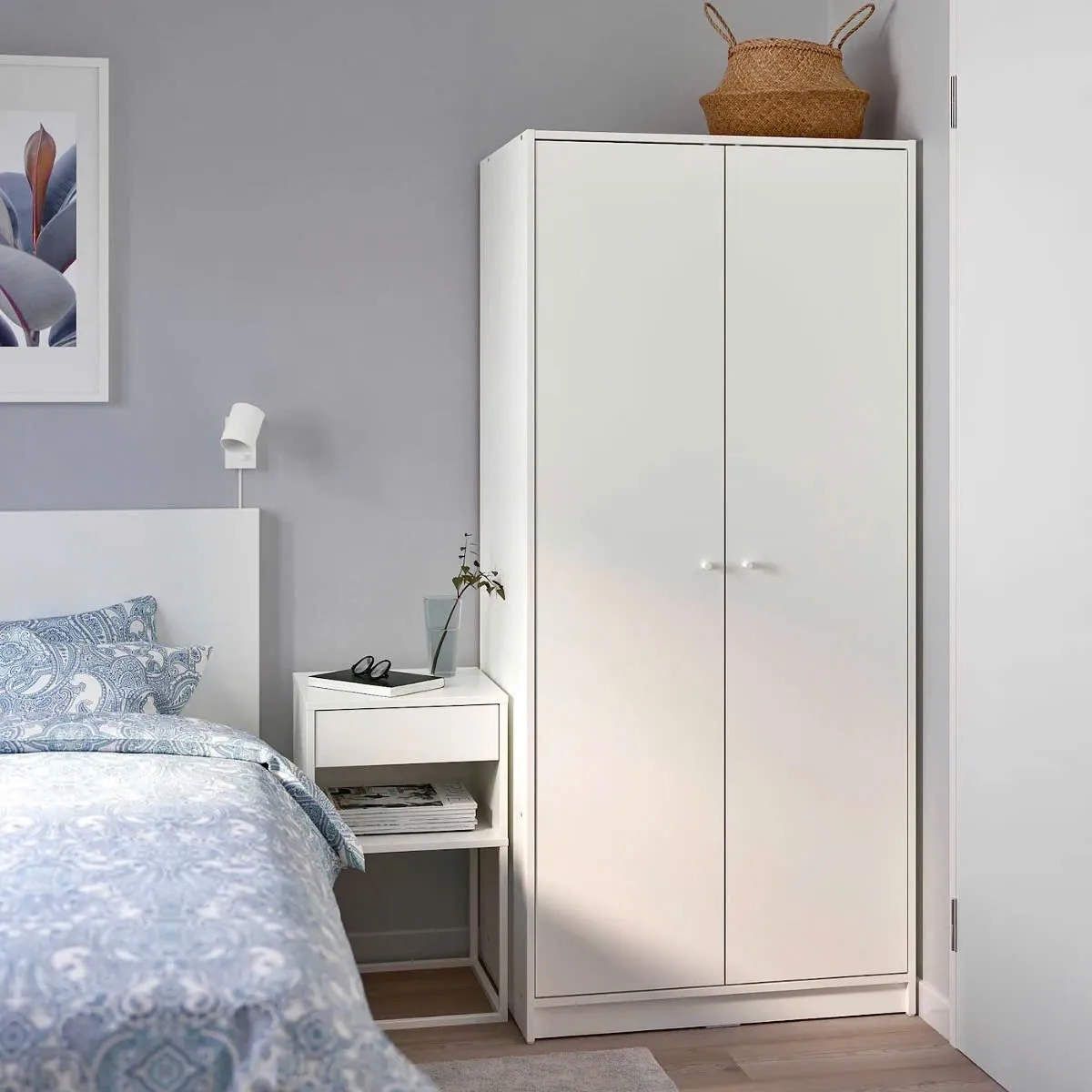 Tủ quần áo thiết kế 2 cánh tối giản, phù hợp phòng ngủ hiện đại. Cấu trúc tinh gọn, dễ lắp đặt và vệ sinh, giúp tối ưu không gian lưu trữ cho căn hộ nhỏ hoặc không gian sống tối giản.