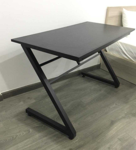 Bàn Làm Việc Văn Phòng Chân Sắt Chữ Z - BLV3