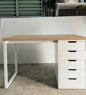 Bàn Làm Việc IKEA Chân Sắt Tiện Lợi - IK4