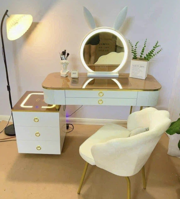 Bàn Trang Điểm Gương Tai Thỏ Giá Tốt - BTD14