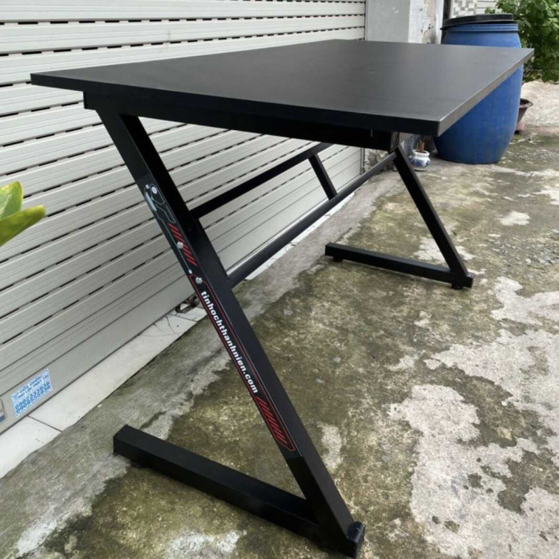 Bàn Làm Việc Chân Sắt Chữ Z - BLV121
