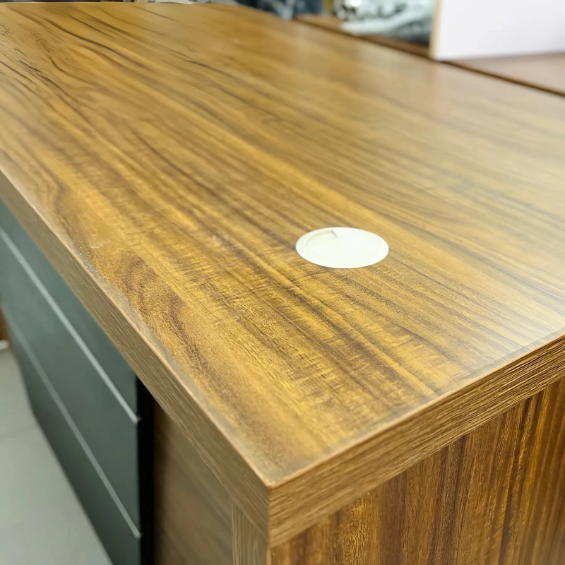 Bàn Giám Đốc Yếm Chữ V Kẻ Sọc Phá Cách - BGĐ130