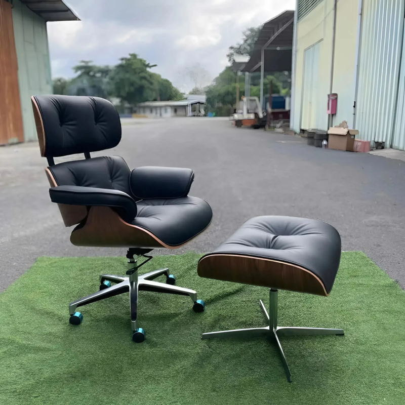 Ghế Giám Đốc Da Đen Khung Gỗ Kèm Đôn Chân - GGĐ50