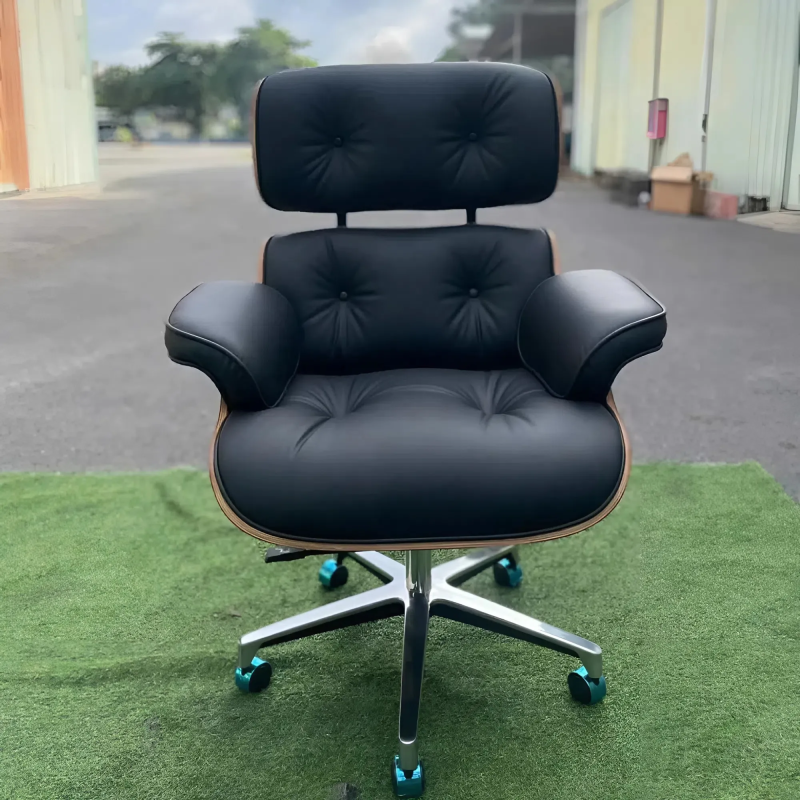 Ghế Giám Đốc Da Đen Khung Gỗ Kèm Đôn Chân - GGĐ50