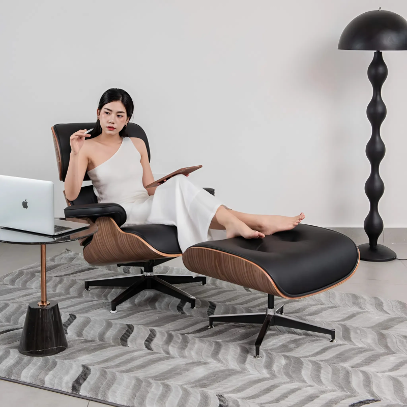 Ghế Giám Đốc Da Đen Khung Gỗ Kèm Đôn Chân - GGĐ50