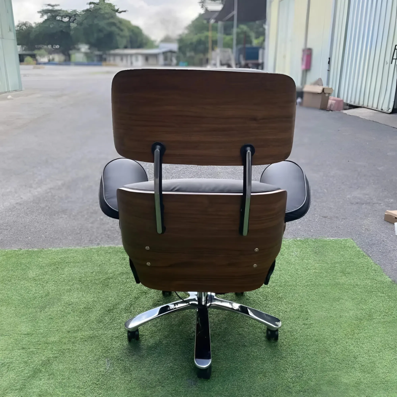 Ghế Giám Đốc Da Đen Khung Gỗ Kèm Đôn Chân - GGĐ50