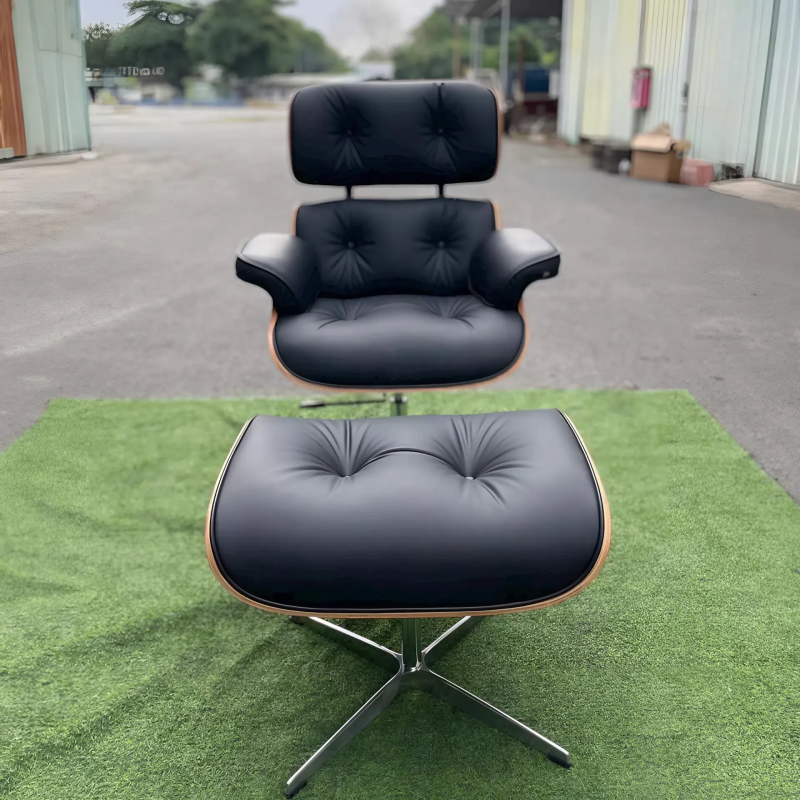 Ghế Giám Đốc Da Đen Khung Gỗ Kèm Đôn Chân - GGĐ50