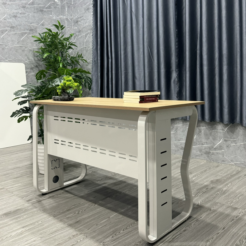 Bàn Làm Việc Có Yếm Chân Sắt Nhập Khẩu - BLV111