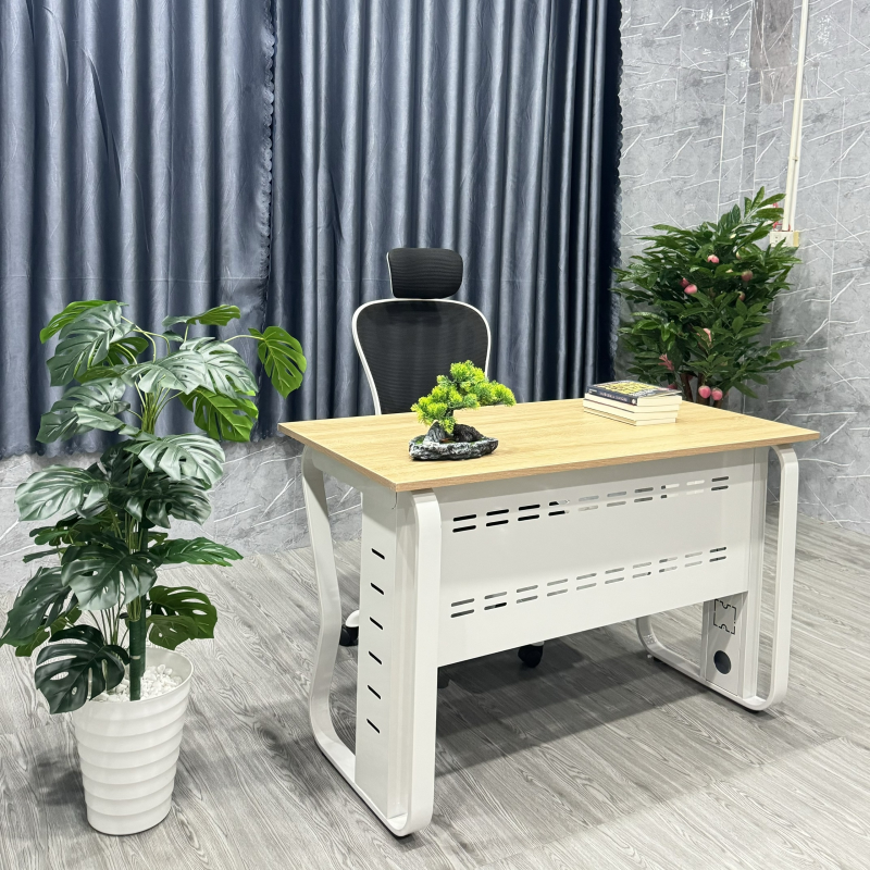 Bàn Làm Việc Có Yếm Chân Sắt Nhập Khẩu - BLV111