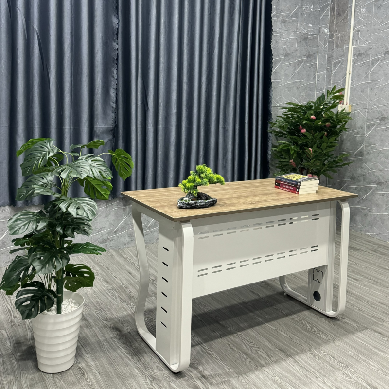 Bàn Làm Việc Có Yếm Chân Sắt Nhập Khẩu - BLV111