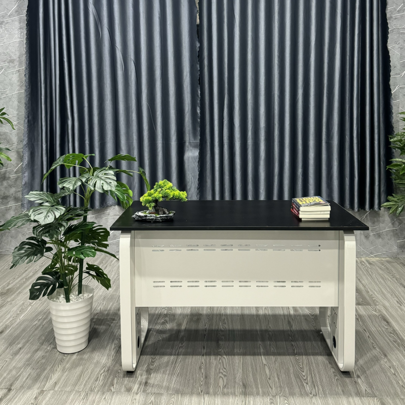 Bàn Làm Việc Có Yếm Chân Sắt Nhập Khẩu - BLV111