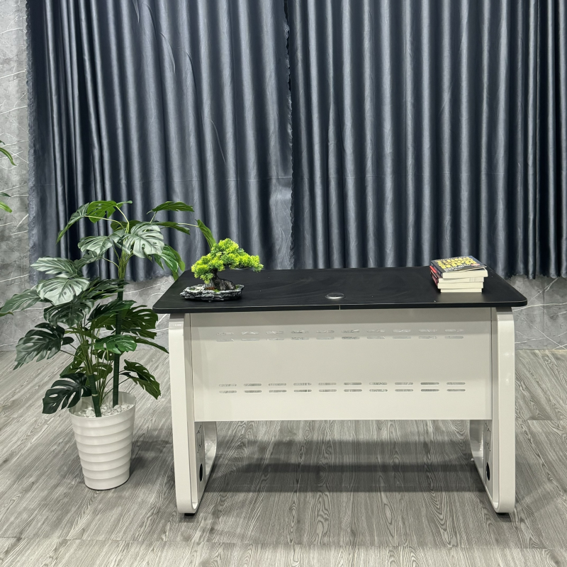 Bàn Làm Việc Có Yếm Chân Sắt Nhập Khẩu - BLV111