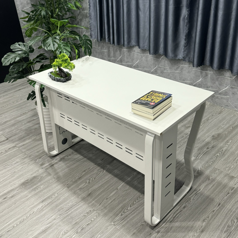 Bàn Làm Việc Có Yếm Chân Sắt Nhập Khẩu - BLV111