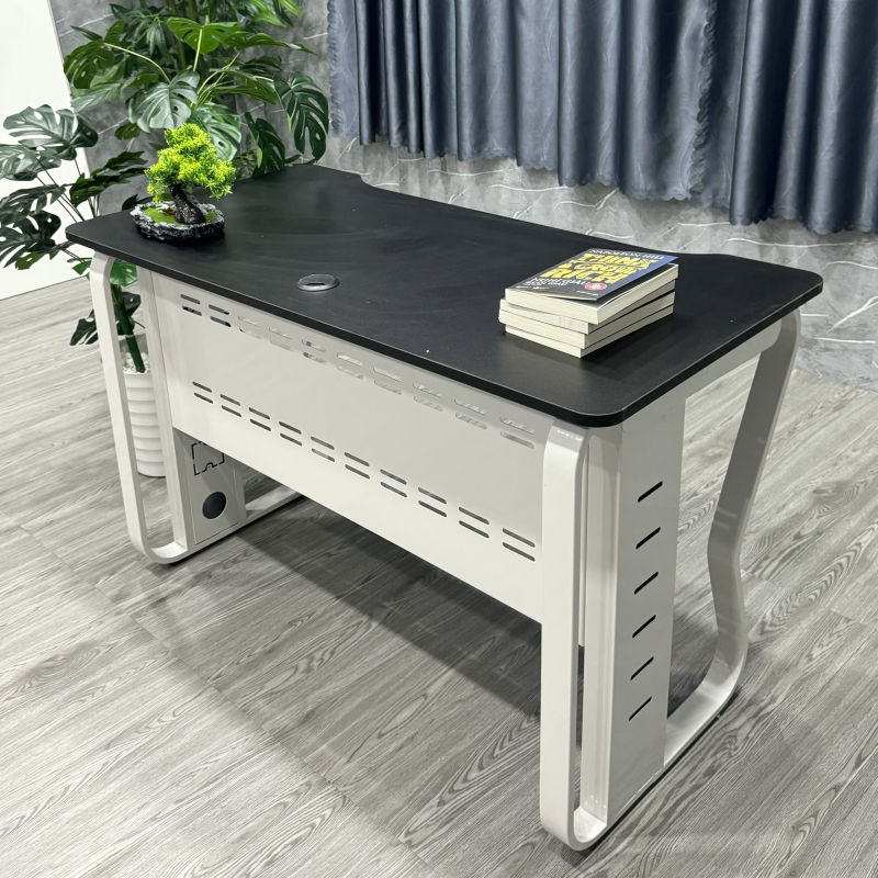 Bàn Làm Việc Có Yếm Chân Sắt Nhập Khẩu - BLV111