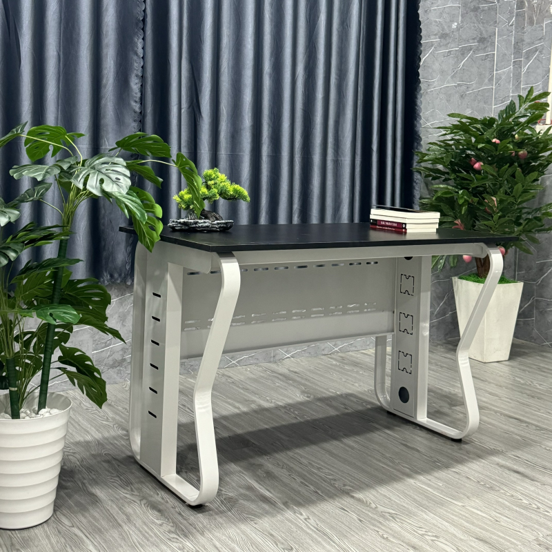 Bàn Làm Việc Có Yếm Chân Sắt Nhập Khẩu - BLV111