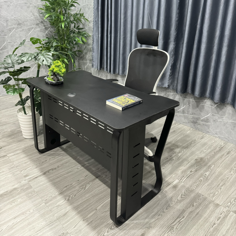 Bàn Làm Việc Chân Sắt Nhập Khẩu Mặt Gaming - BLV113