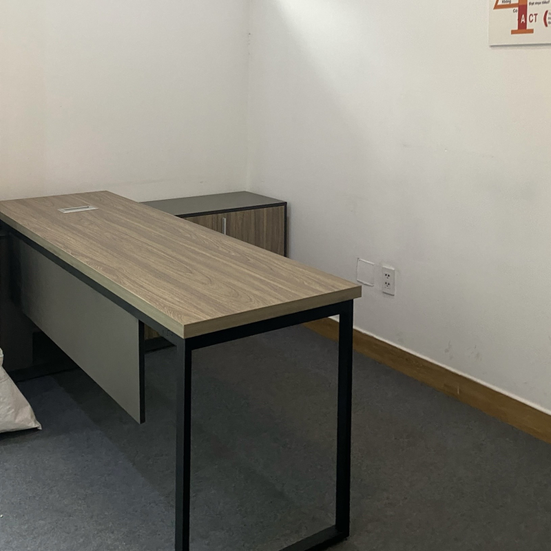 Bàn Làm Việc Góc L Có Yếm - BLV117