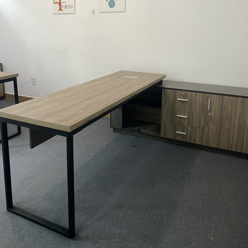 Bàn Làm Việc Góc L Có Yếm - BLV117