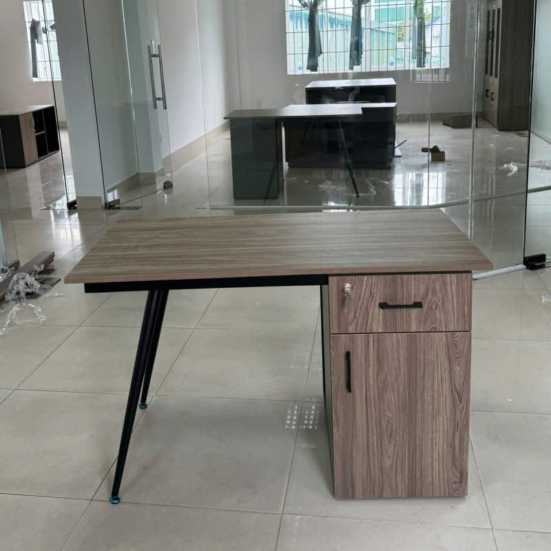 Bàn Làm Việc Chân Sắt Có Hộc - BLV120