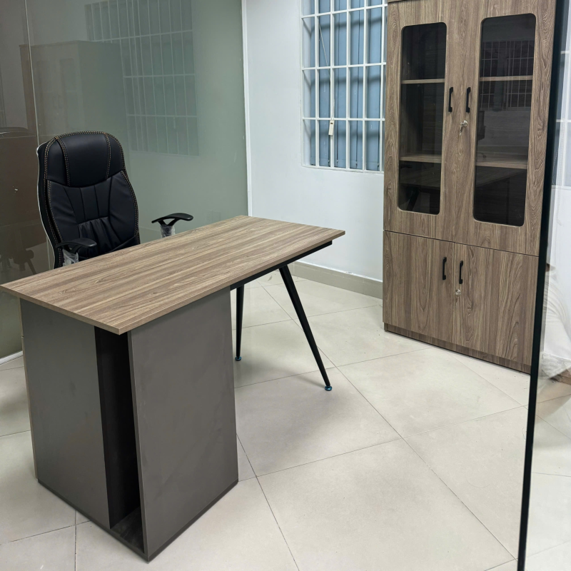 Bàn Làm Việc Chân Sắt Có Hộc - BLV120