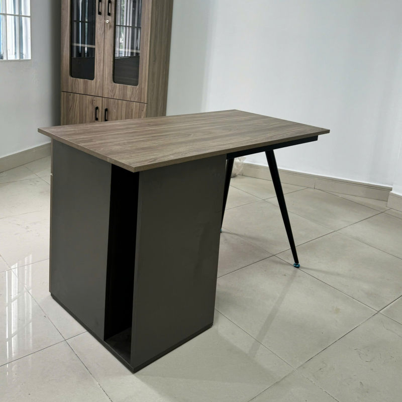 Bàn Làm Việc Chân Sắt Có Hộc - BLV120